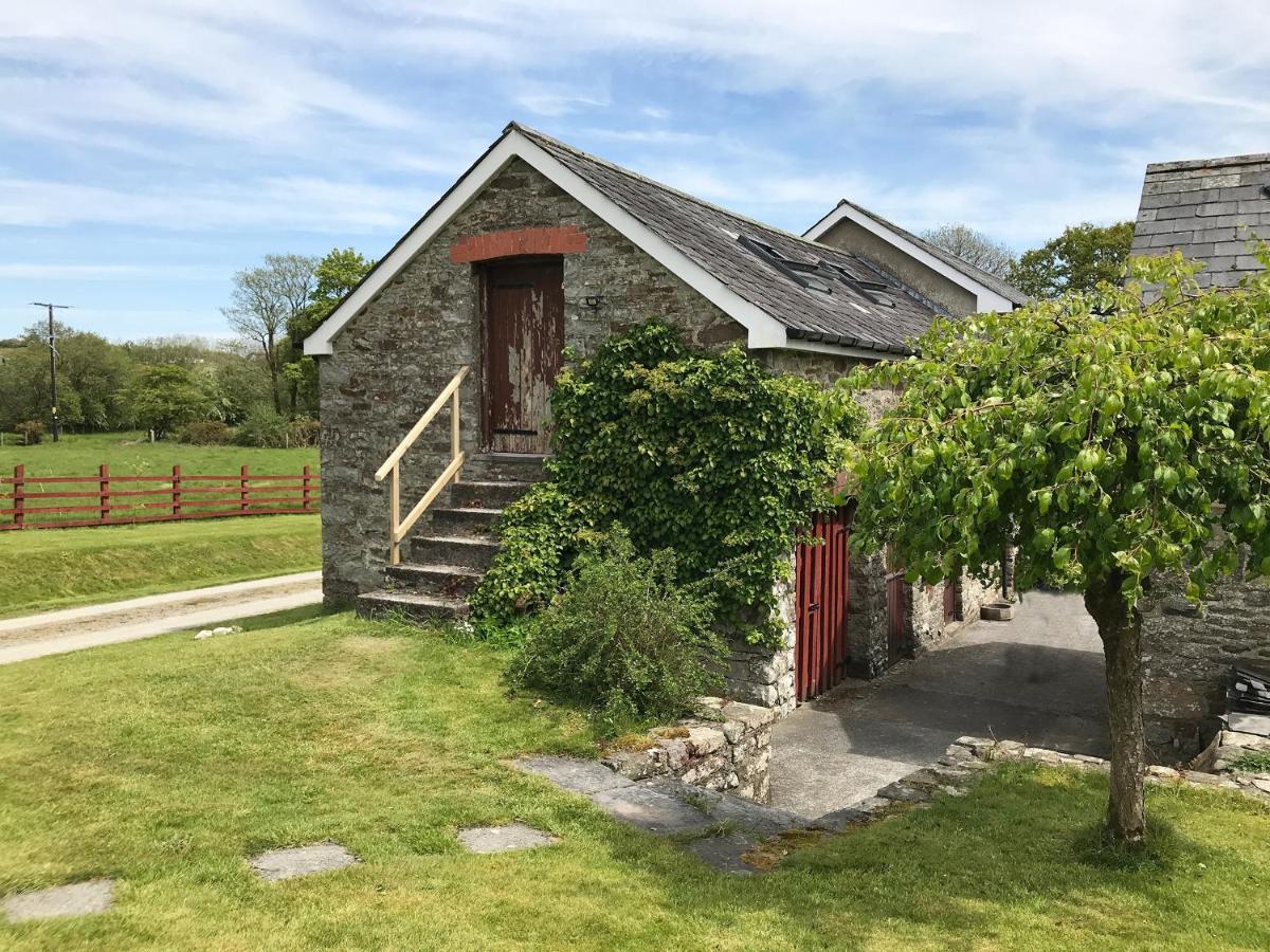 Maesyfelin Isaf Glamping Hay Loft Hotel Llanybyther Exterior foto