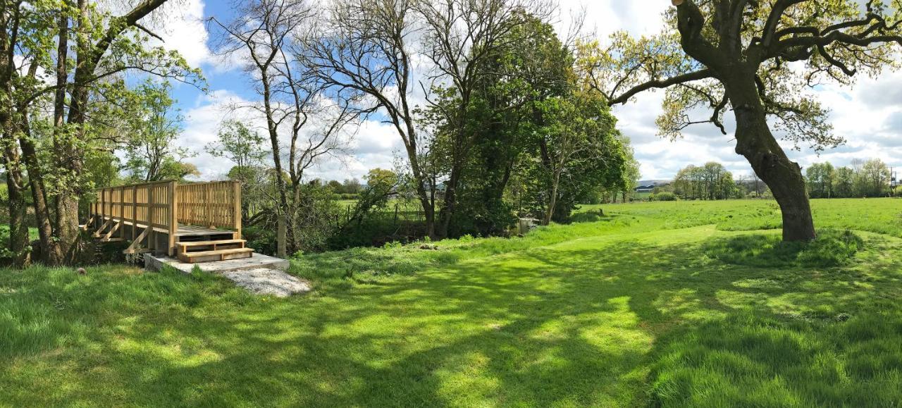 Maesyfelin Isaf Glamping Hay Loft Hotel Llanybyther Exterior foto