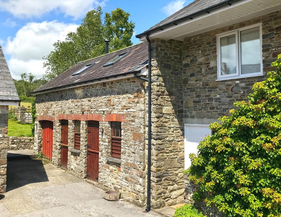 Maesyfelin Isaf Glamping Hay Loft Hotel Llanybyther Exterior foto