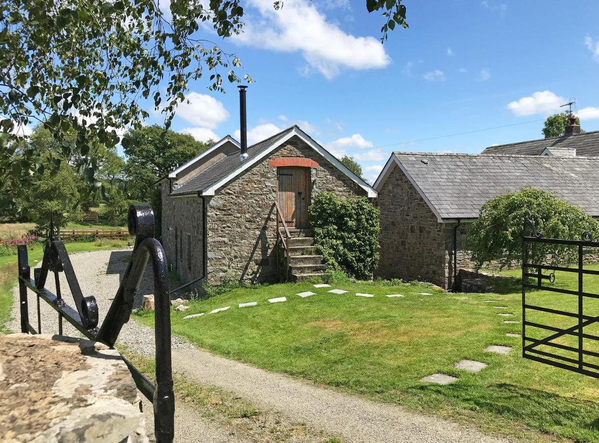 Maesyfelin Isaf Glamping Hay Loft Hotel Llanybyther Exterior foto