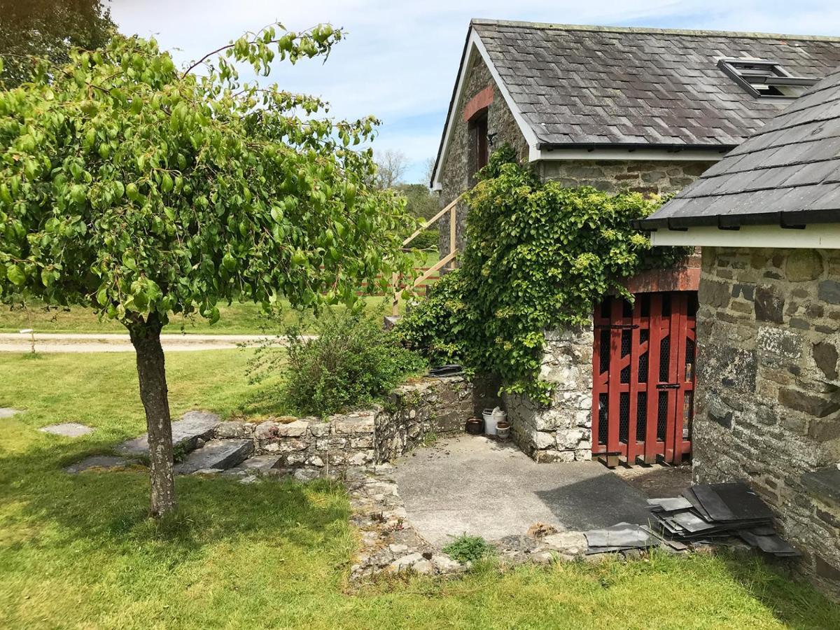 Maesyfelin Isaf Glamping Hay Loft Hotel Llanybyther Exterior foto