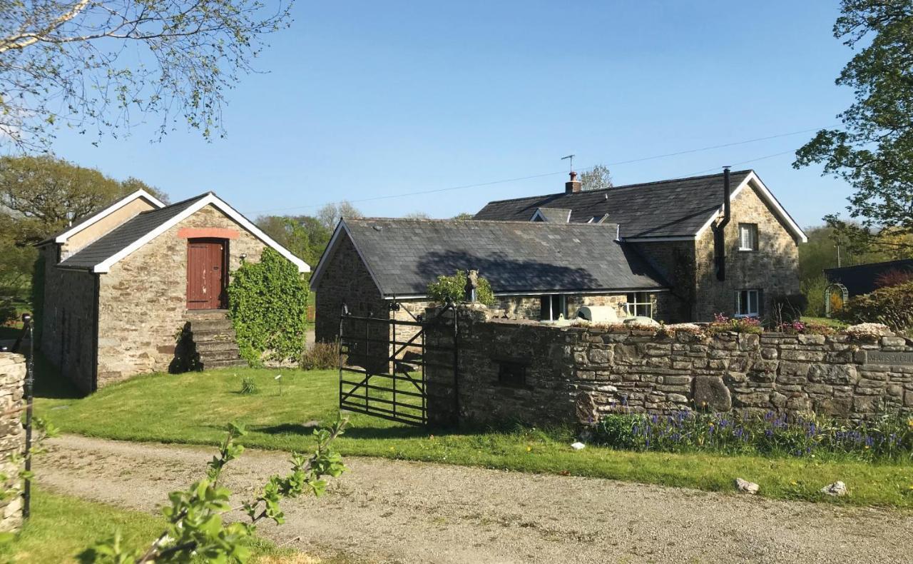 Maesyfelin Isaf Glamping Hay Loft Hotel Llanybyther Exterior foto